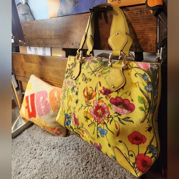 GUCCI Floral Yellow Tote Bag - Picture 16 of 17